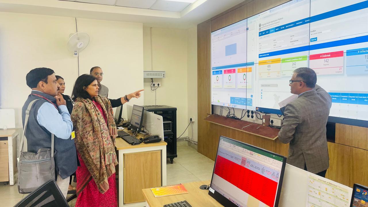 Secretary's visit to PHEOC